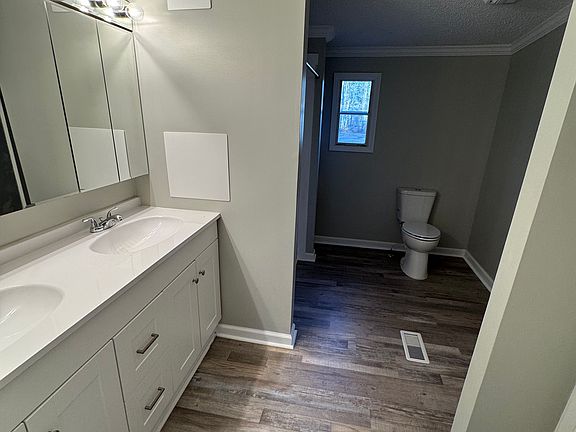 4th image of 399 Ireland Dr