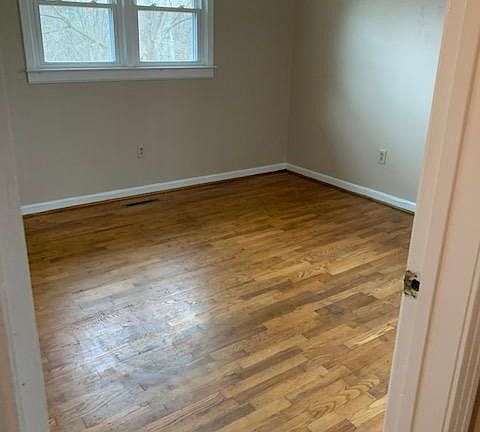 4th image of 112 Sunset Dr