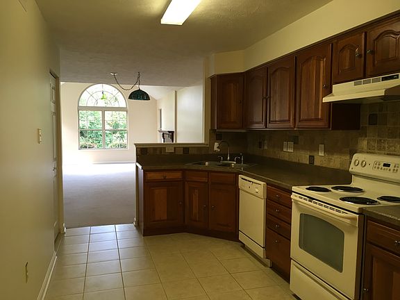 Kitchen. Has eat in area