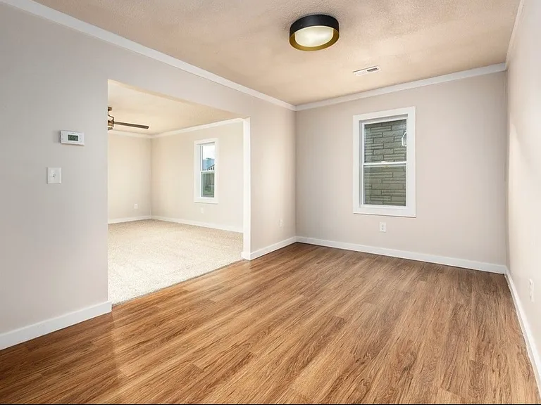 415 Hansford St — Photo 4