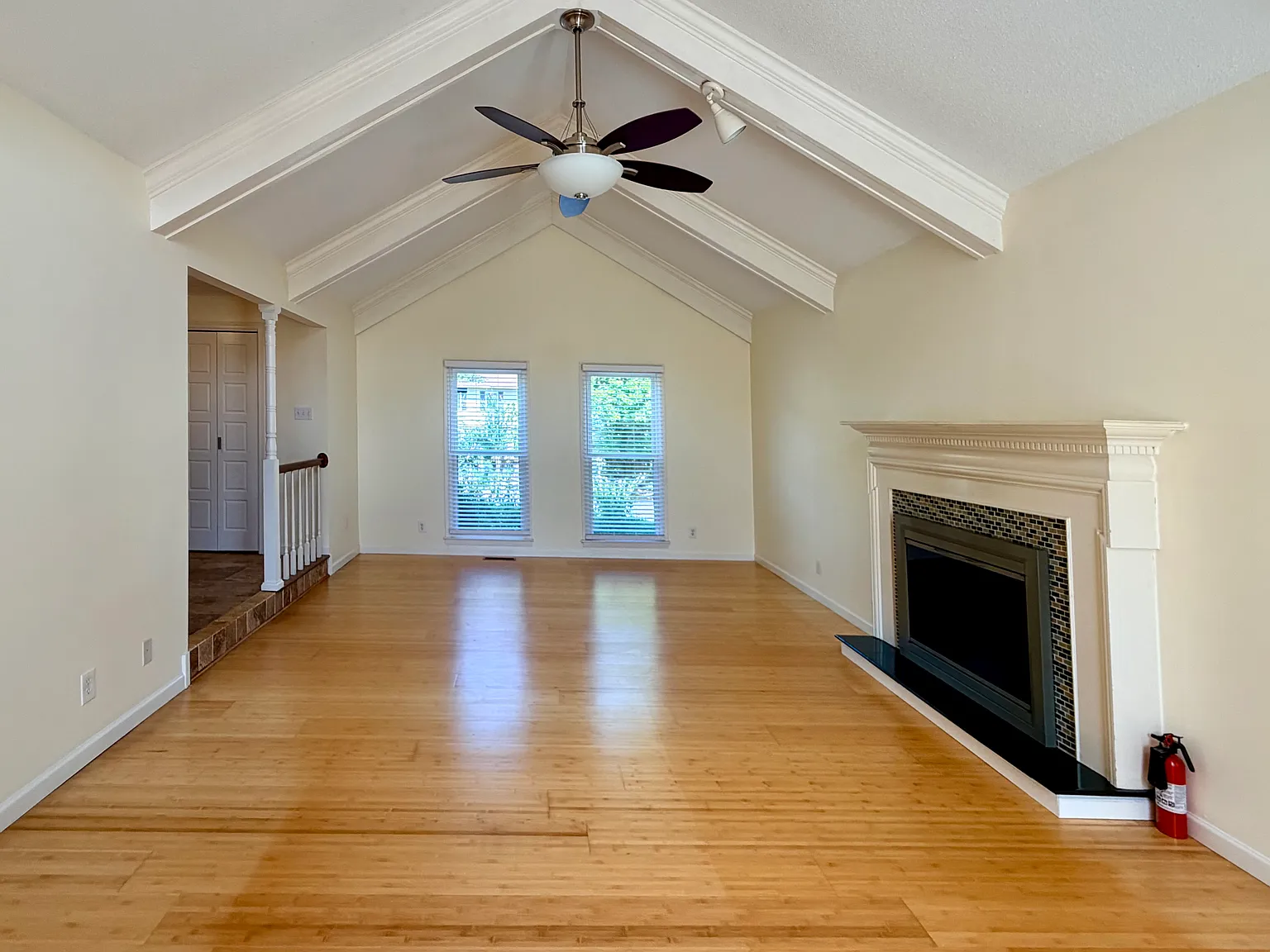 3 bed, 2100 sqft, $2,500 — Photo 3