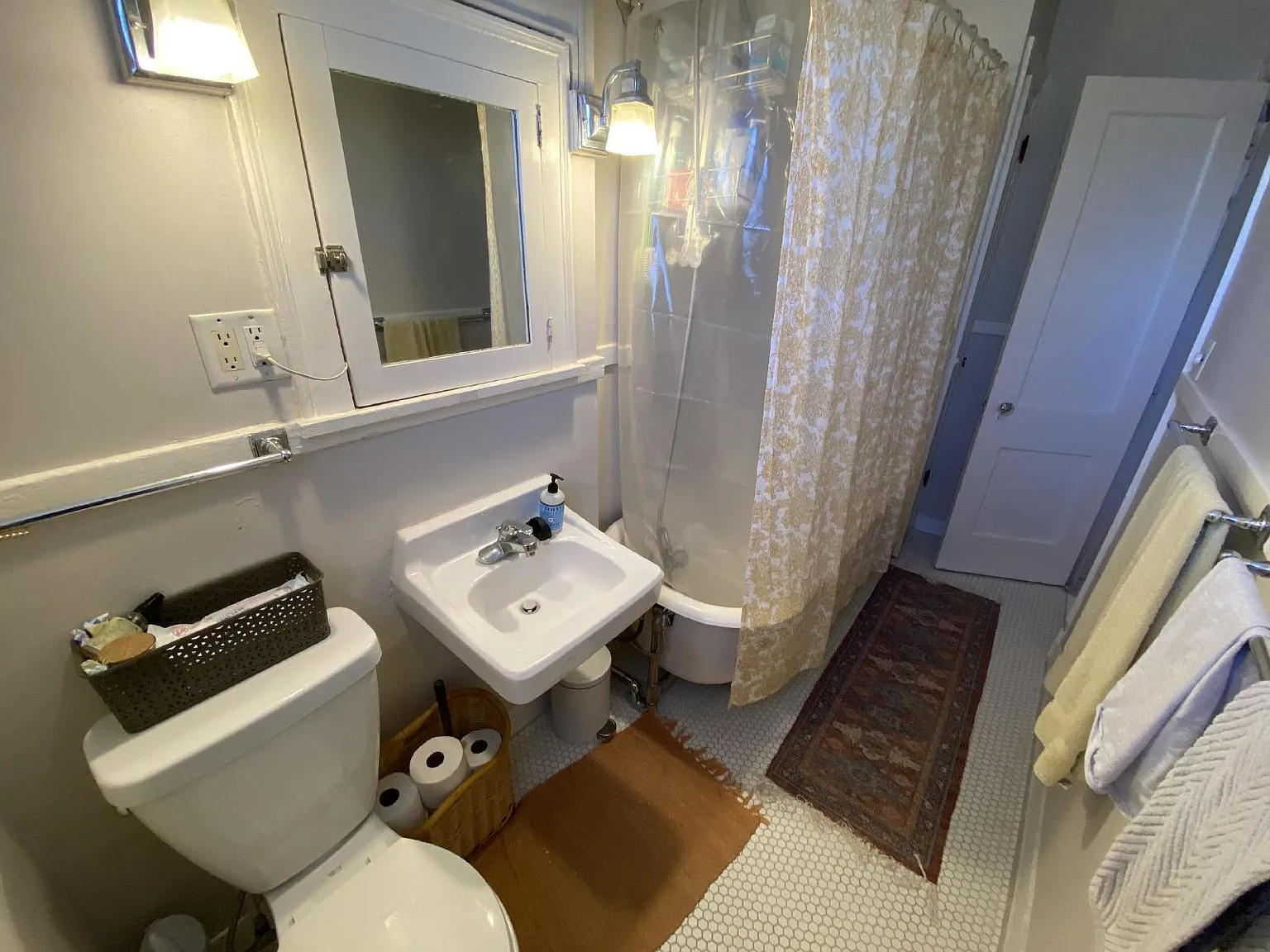 1 bed, 1.0 bath, 650 sqft, $1,097 — Photo 2