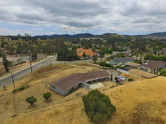 4th image of 1816 Avenida Del Diablo