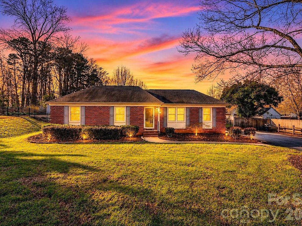 1st image of 2309 Amity Ave