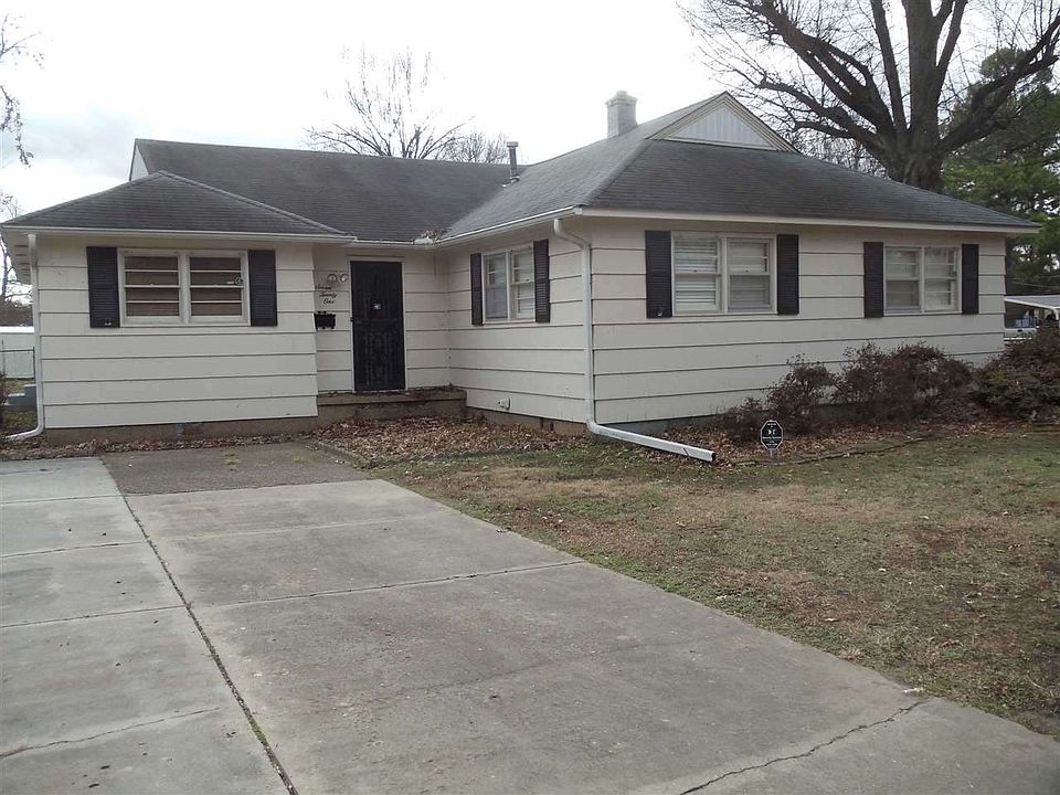 1st image of 721 W Pecan St