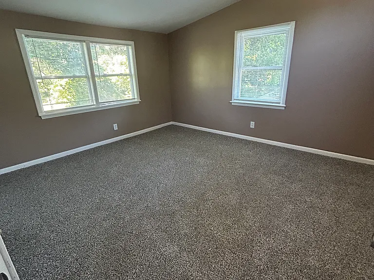 253 S Barat Ave — Photo 10