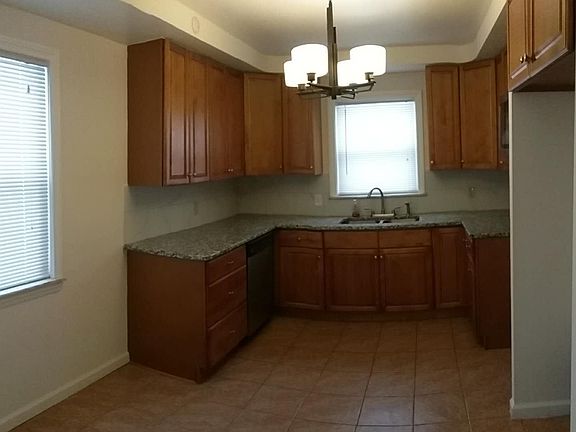 5th image of 3802 Warrendale Rd
