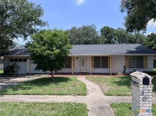 304 Mossy Oaks Ln, Victoria, TX 77904