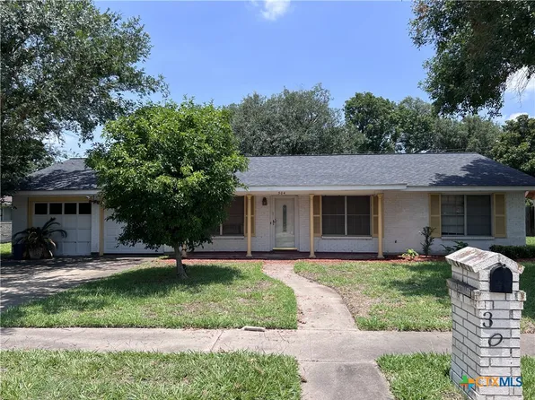 304 Mossy Oaks Ln, Victoria, TX 77904