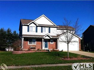 6680 Wedgewood Ct, Waterford, MI 48327