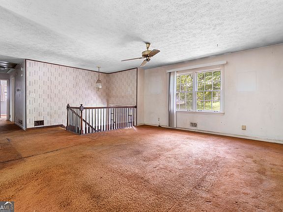 4th image of 1056 Baker Ln