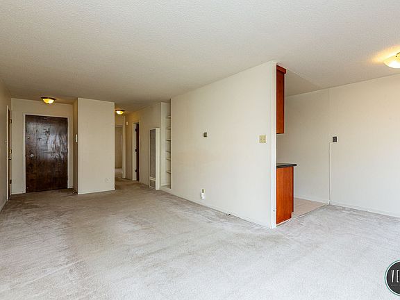 5th image of 2025 Pine St APT 5