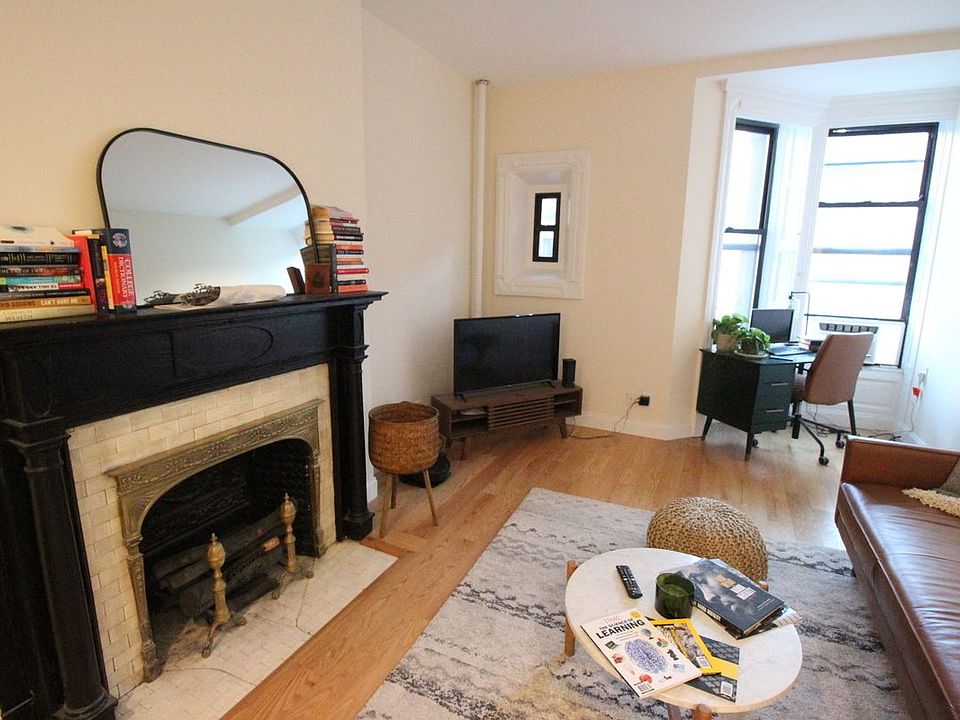 1st image of 141 W 72nd St #7