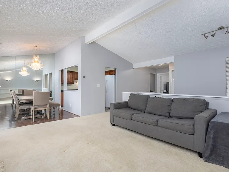 24285 Evergreen Rd — Photo 9