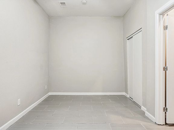 4th image of 103 E Ash Ave #8
