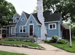 1121 W Chicago St, Elgin, IL 60123