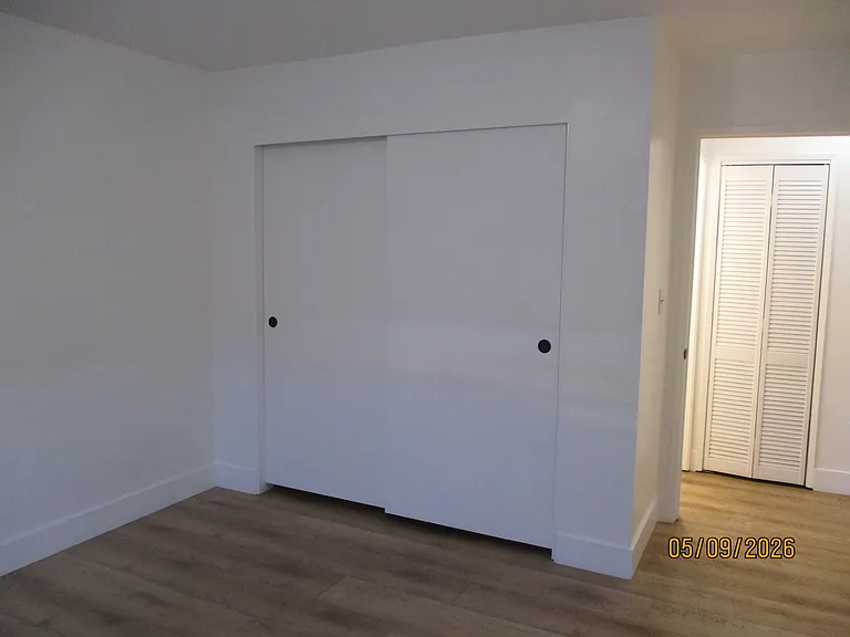 631 E Elk Ave #8 — Photo 17
