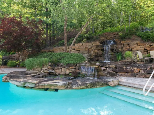 487 Spring Valley Dr, Chelsea, AL 35043