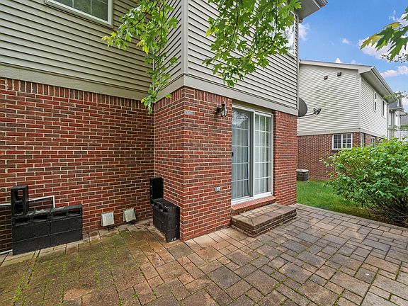 3rd image of 3958 Palace Ave