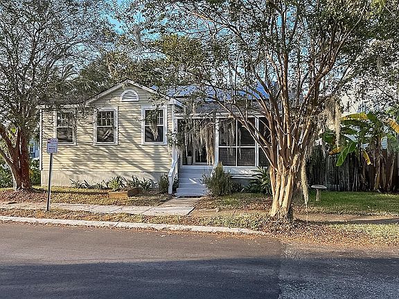2nd image of 3261 Derby Pl