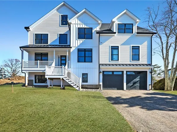 28 Hilldale Court, Milford, CT 06460