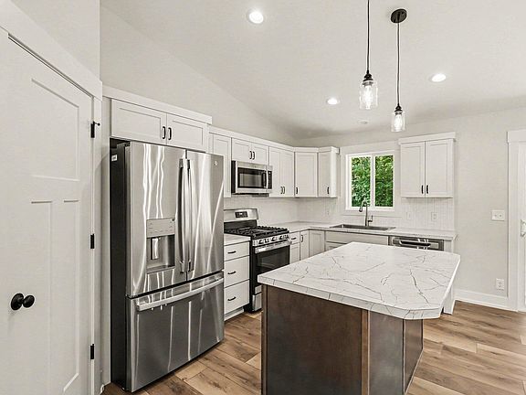 2nd image of 3433 Gray Fox Ln