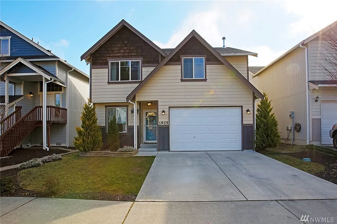 1925 Kelowna Pl SE photo 1