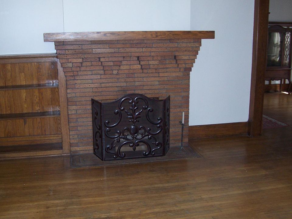 1st image of 589 Parkside Ave