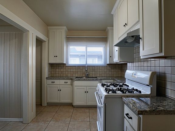 3rd image of 2254 Union St
