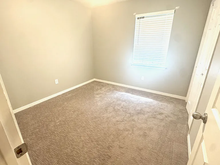 520 Linden Ave — Photo 6