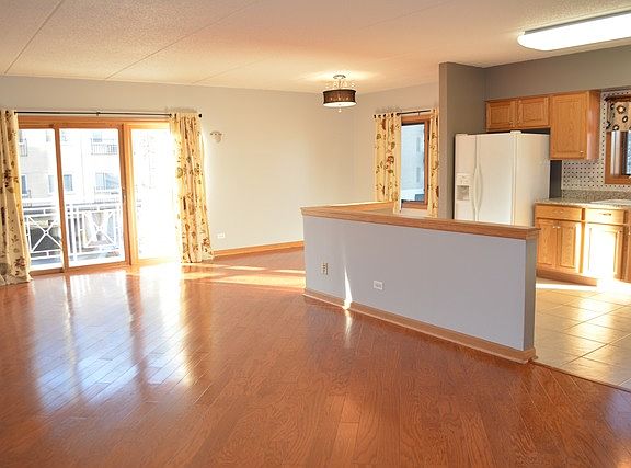 5th image of 2919 N Harlem Ave APT 213