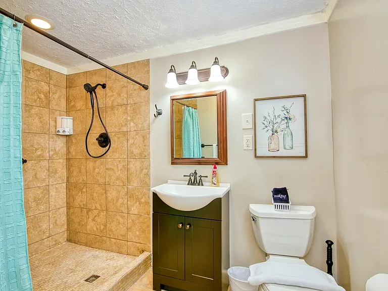 Oakstone Dr — Photo 5