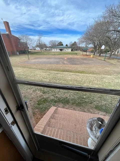 2 bed, $1,100 — Photo 2