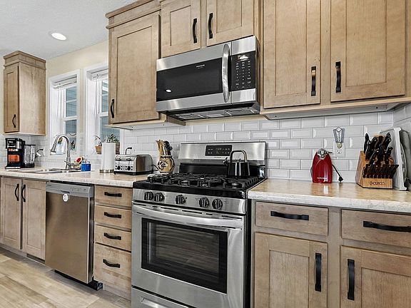 5th image of 2968 Bowerman Rd