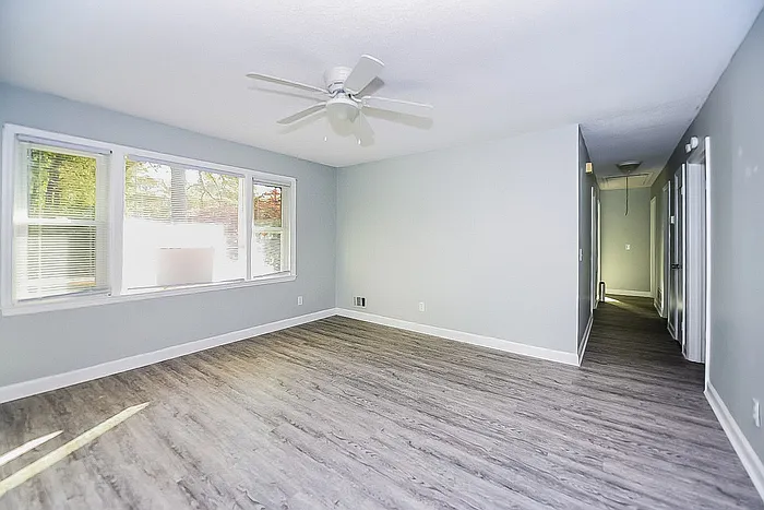 21 Newport Dr — Photo 2