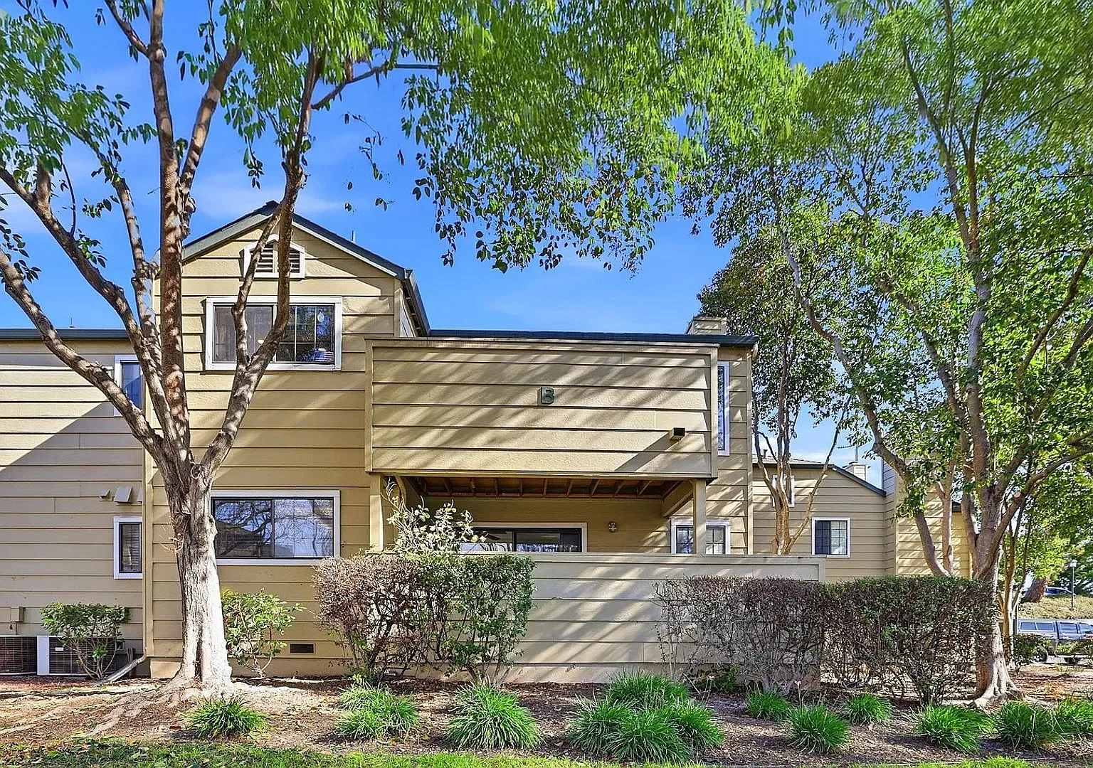 Spacious Downstairs 3/2 Condo in Elk Ridge Estates at the Base of Communication Hill Area — Photo 1