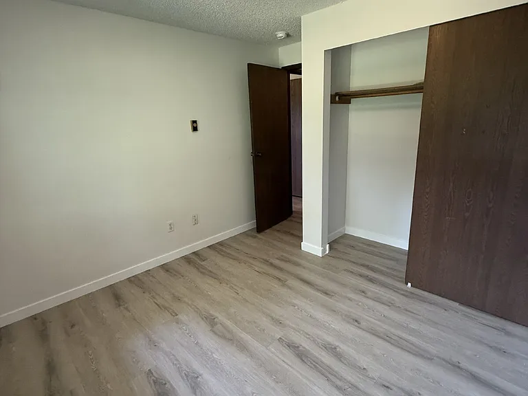 713 F Pl NE #4 — Photo 17