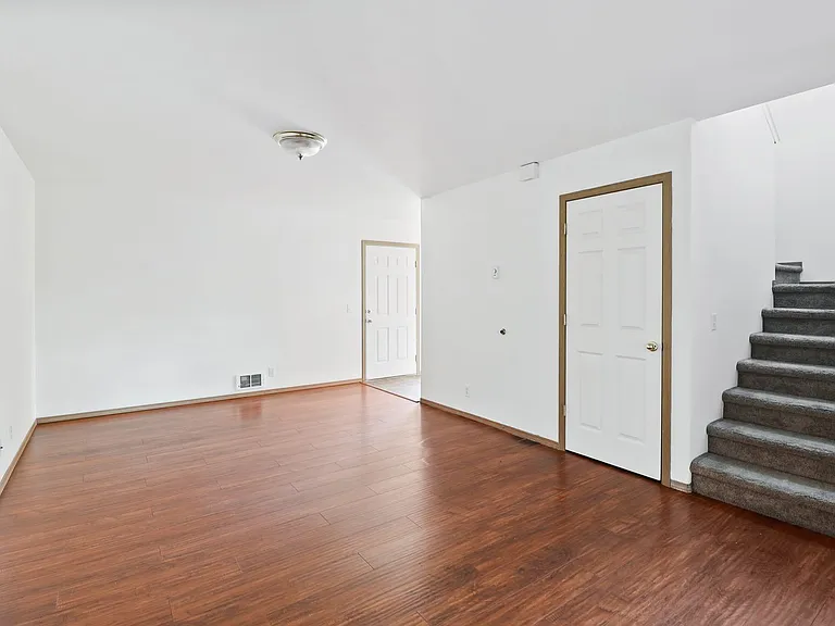 760 NW Paragon Pl — Photo 2