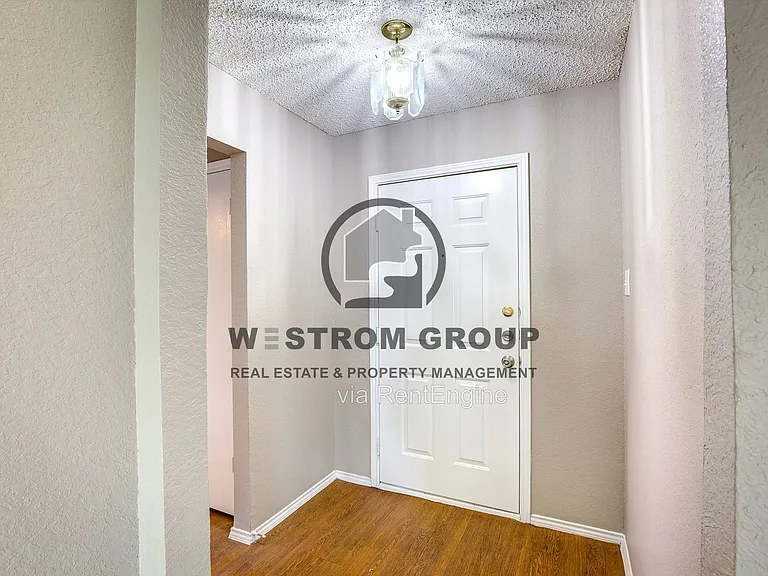 2363 Laurelhill Ln — Photo 3