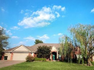 8039 Lindsay Ln, Edmond, OK 73003