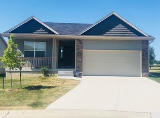 8917 Jamison Dr, West Des Moines, IA 50266