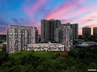 100 Carlyle Dr APT 14G, Cliffside Park, NJ 07010