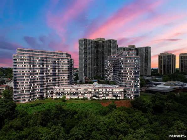 100 Carlyle Dr APT 14G, Cliffside Park, NJ 07010