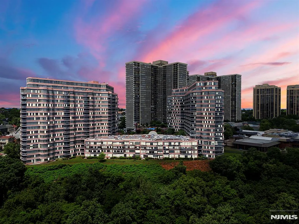 100 Carlyle Dr APT 14G photo 1
