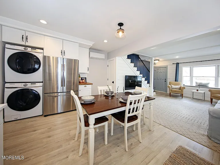 67 S Bay Ave — Photo 20