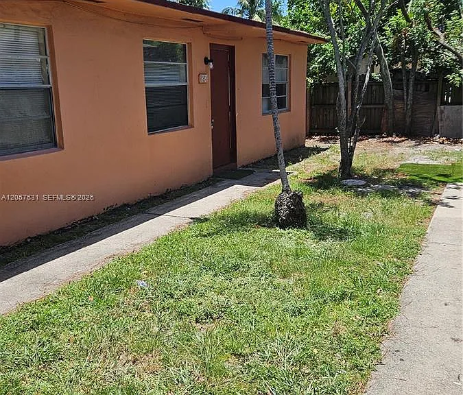 850 SW 6th Ct #3 — Photo 2