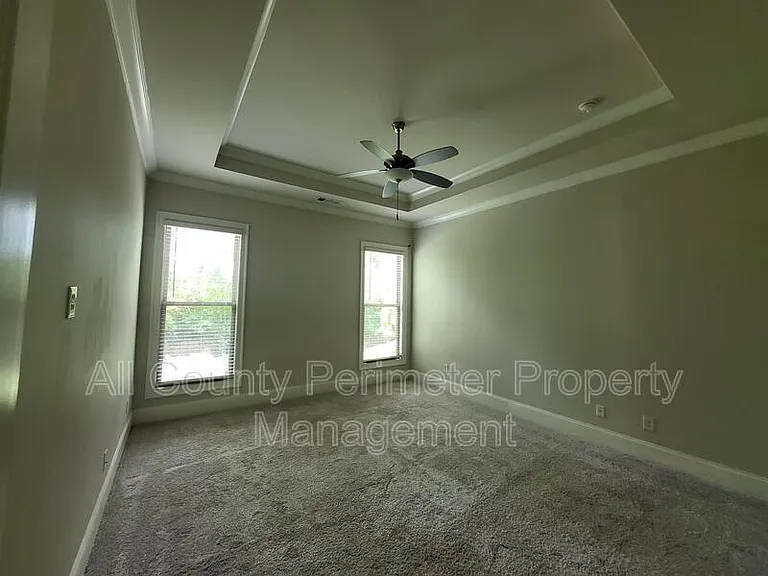 819 Olmsted Ln — Photo 9