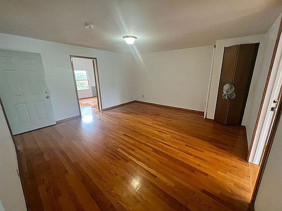 2nd image of 858 Metropolitan Ave #5