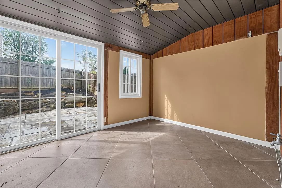3 bed, 4.0 bath, 1932 sqft, $2,400 — Photo 4