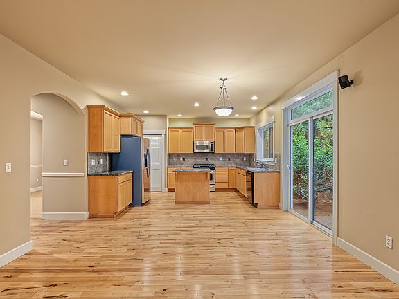 5th image of 4413 226th Pl SE